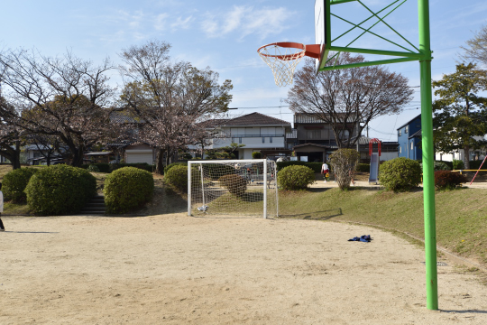 刈谷市高松公園バスケットゴールとサッカーゴール