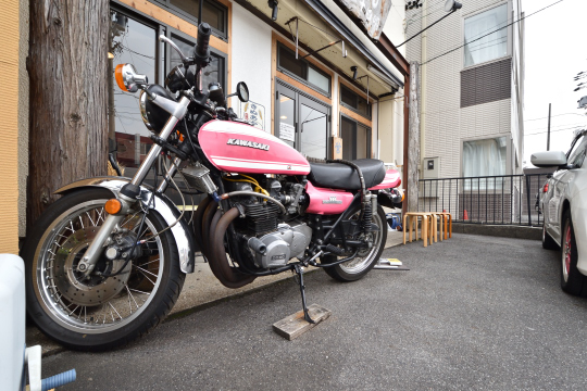 豊明市新田町讃岐うどん十四明の愛車バイクはピンク